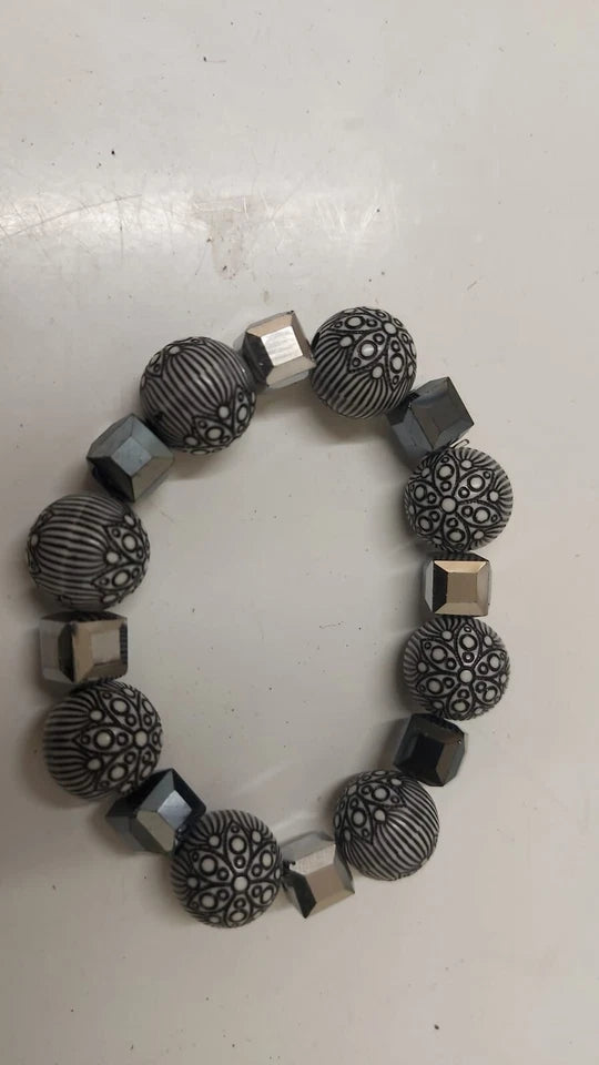 Handmade Beaded Stretch Bracelet – Black and White Stylish Design