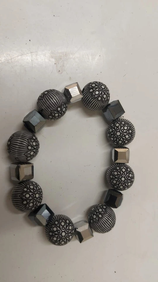 Handmade Beaded Stretch Bracelet – Black and White Stylish Design