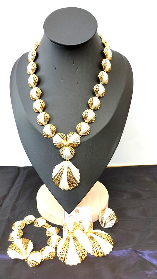 Elegant Shell-Inspired White & Gold Jewellery Set – 5-Piece Statement Bridal Set